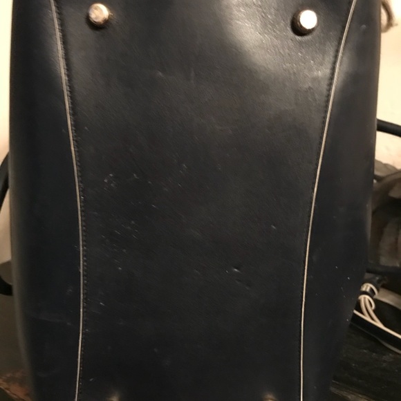 Coach bag with shoulder strap excellent condition - Picture 3 of 8